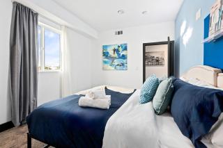 Spacious Luxury Villas in the heart of LA! Free parking and Jacuzzi - 4