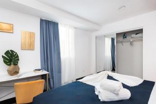 Spacious Luxury Villas in the heart of LA! Free parking and Jacuzzi - 2