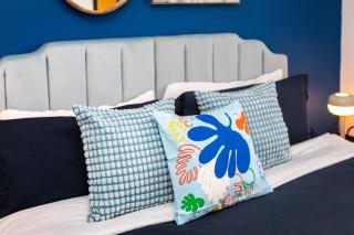 Spacious Luxury Villas in the heart of LA! Free parking and Jacuzzi - 1