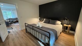 Towering Oaks Cottage - 2