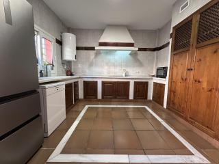 Villa Brisa Beach & Grill House - 5