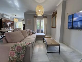 Villa Brisa Beach & Grill House - 2