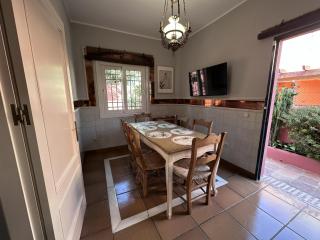 Villa Brisa Beach & Grill House - 3