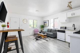 Sunny 1 Bedroom in the Heart of Venice Beach - #1 - 0