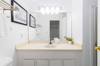 Sunny 1 Bedroom in the Heart of Venice Beach - #1 - 4