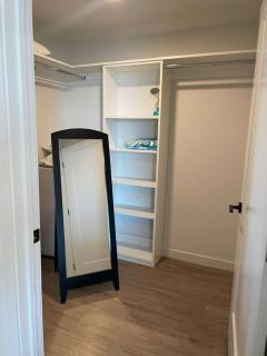 Cozy LA Getaway 1BR with Pool, Gym&Walkable Area - 5