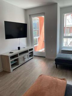 Cozy LA Getaway 1BR with Pool, Gym&Walkable Area - Los Angeles - 4