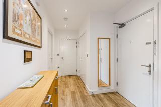 Delightful 1BR Apt with Terrace and Great Travel Links - 1