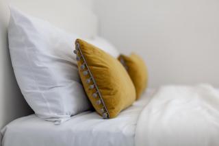 Inviting 2BR Bungalow near iconic Alexandra Place - 4