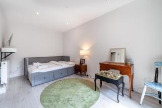 Inviting 2BR Bungalow near iconic Alexandra Place - 9