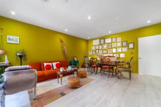 Inviting 2BR Bungalow near iconic Alexandra Place - 7