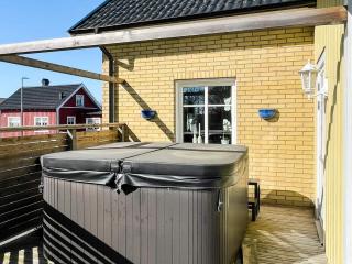 Family Villa with Hot Tub in Ronneby - 8