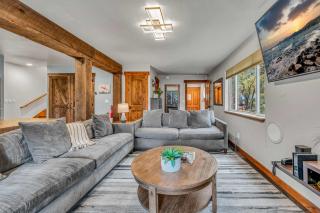 Kings Beach Retreat Hot Tub & Game Loft - 4