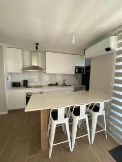 PUCÓN CENTRO SOÑADO, DEPTO NUEVO con Aire Acondicionado, Camas y Plumones ROSEN, 2 Dorm, 2 Baños, 1 Estacionamiento Subterráneo, Terraza, Wifi Alta Velocidad, Ascensor, posibilidad de visualizar El Volcán, a pasos del Casino ENJOY - 2