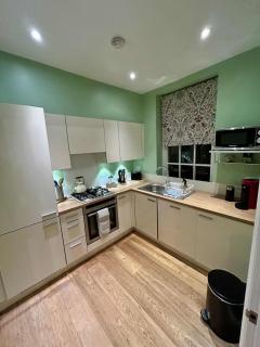 Luxury 1 Bedroom Flat in Great Location - 2