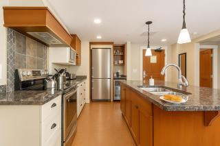 Mountain Bliss Spacious 2BR with Pool and Hot Tub - 1