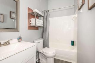 OTR Retreat, Private Deck and Near Downtown - 7