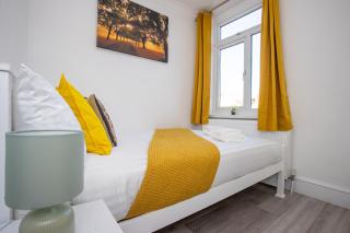 Sunny 3BR Home Near Portsmouth Park - 2