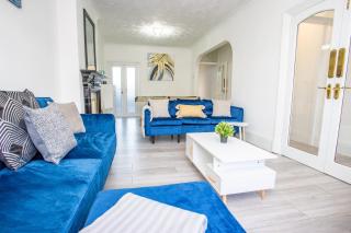 Sunny 3BR Home Near Portsmouth Park - 9