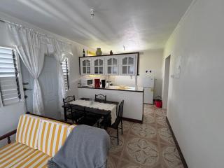 Aquarius Apartments - Yellow - 3