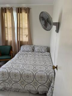 Aquarius Apartments - Yellow - 1