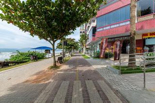 Aptos em Prédio à Beira-mar em Meia Praia, Itapema - EVBs - 8