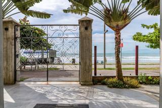 Aptos em Prédio à Beira-mar em Meia Praia, Itapema - EVBs - 7