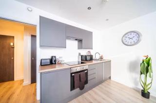 Modern Two-Bedroom Apartment in Bradford - 3
