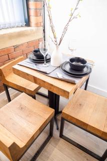 Modern Two-Bedroom Apartment in Bradford - 8