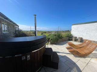 The Retreat Cornwall holiday home with hot tub - 9