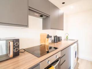 Spacious 2-Bedroom Flat in Bradford - 5