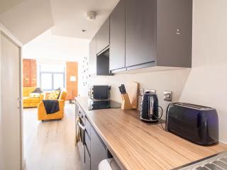 Spacious 2-Bedroom Flat in Bradford - 4