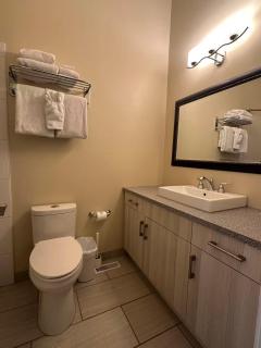 NEAR BANFF Spacious 2 bedroom Townhouse - 1