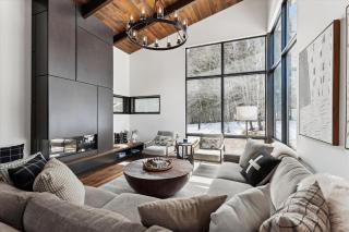 Wildebrook: 4br Mountain Luxury, fireplace, hot tub, x-country ski in/out, 10min to ski resort - 4