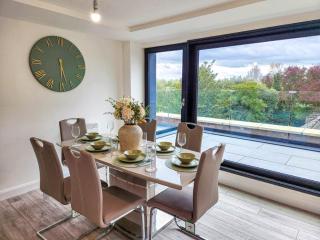 Luxury 3 Bedroom Penthouse Apartment - 5