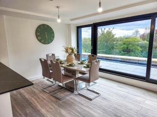 Luxury 3 Bedroom Penthouse Apartment - 4