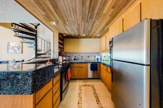 Lake Chelan Shores - Beachfront Paradise #12-4 - Lakeside - 2