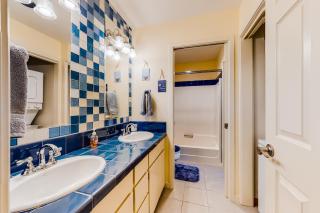 Lake Chelan Shores - Beachfront Paradise #12-4 - Lakeside - 1