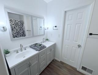 Peaceful King House - Spacious & Renovated! - 6