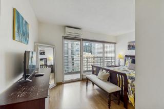 Newmark Condo Suite - 1