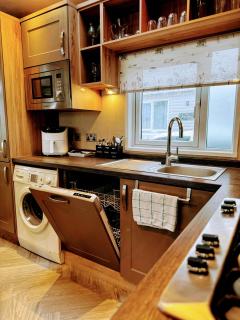 Comfy & Cosy family loving Home - 4