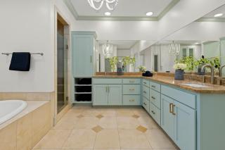 Iris Manor Luxury Modern Stay Near UAB - 1