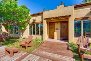 8 Mi to Taos Ski Valley! Peaceful Mtn-View Condo - 8