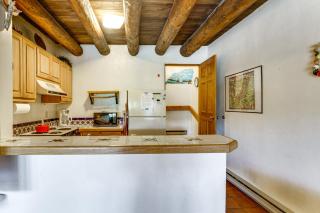 8 Mi to Taos Ski Valley! Peaceful Mtn-View Condo - 3