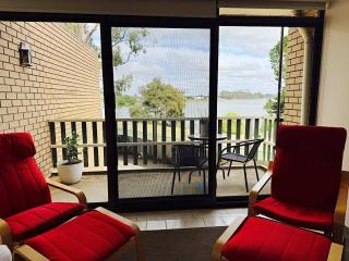 Young unit4 On the Lake - 6