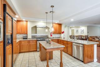 Grand and Convenient Home 7 Mi to Las Vegas Strip! - 8