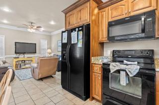 Upscale Beach Haven, Golf Cart, Linens included - 7