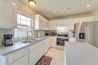 Walk to Park and Pool, Broken Arrow Family Escape! - 7