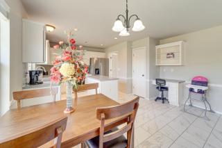 Walk to Park and Pool, Broken Arrow Family Escape! - 4