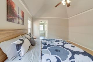 Walk to Park and Pool, Broken Arrow Family Escape! - 1